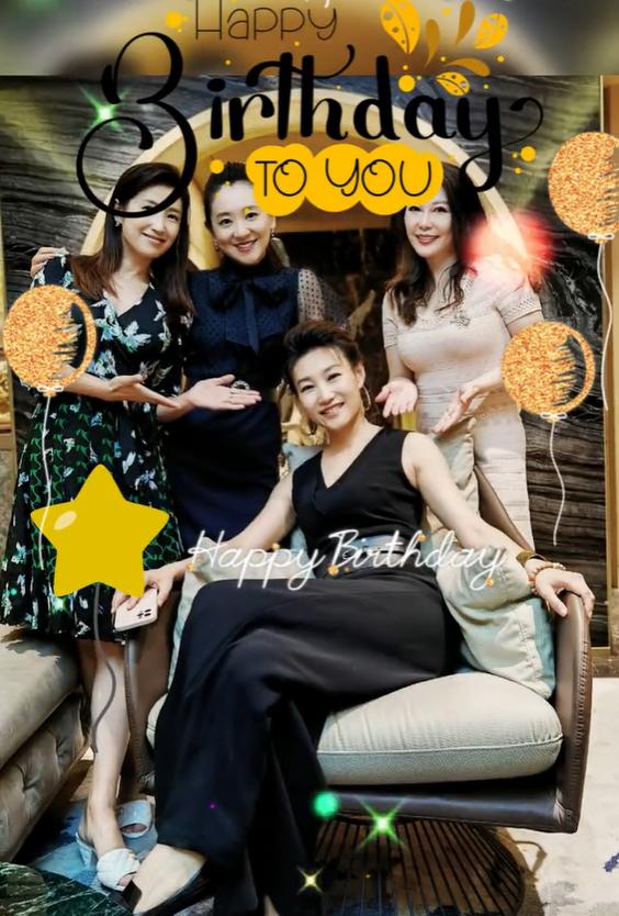 央视主持人李梓萌，气质端庄事业稳定45岁仍未婚，婚姻成父母心病