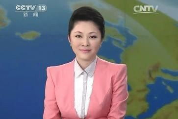 央视素颜美女主播紫凝，因直播中玩手机出名，兴趣爱好太接地气