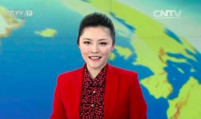 央视素颜美女主播紫凝，因直播中玩手机出名，兴趣爱好太接地气
