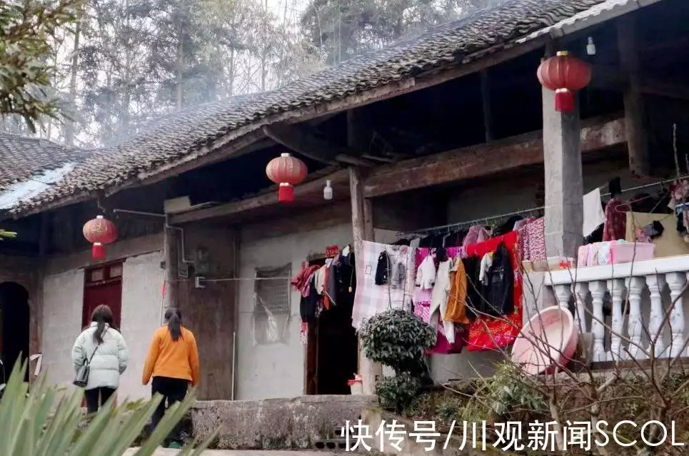 还记得“最美工地女孩”吗？她要来成都务工，还要当工友“代言人”