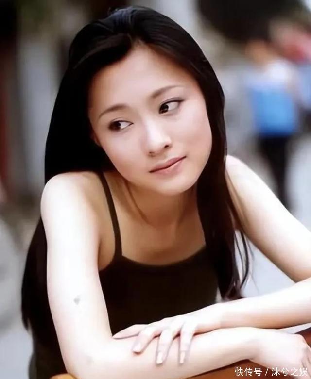 她是央视最穷酸主持人，22年没涨工资，43岁才够首付买房至今未婚