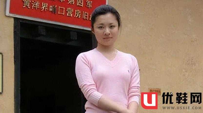 央视主持人紫凝：贷款买车，43岁依旧单身，风光背后是辛酸