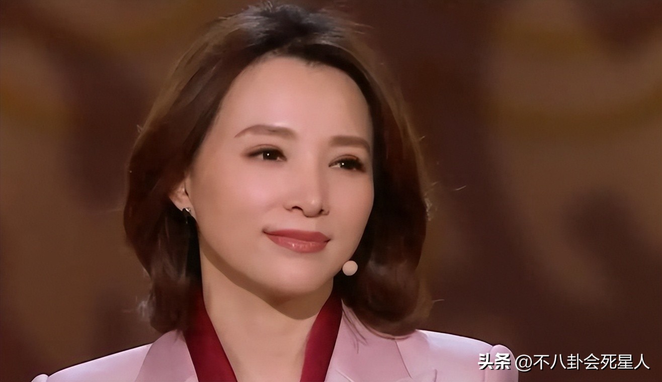 央视主持大洗牌：多位美女主持出走，新人被力捧，一哥地位不动摇
