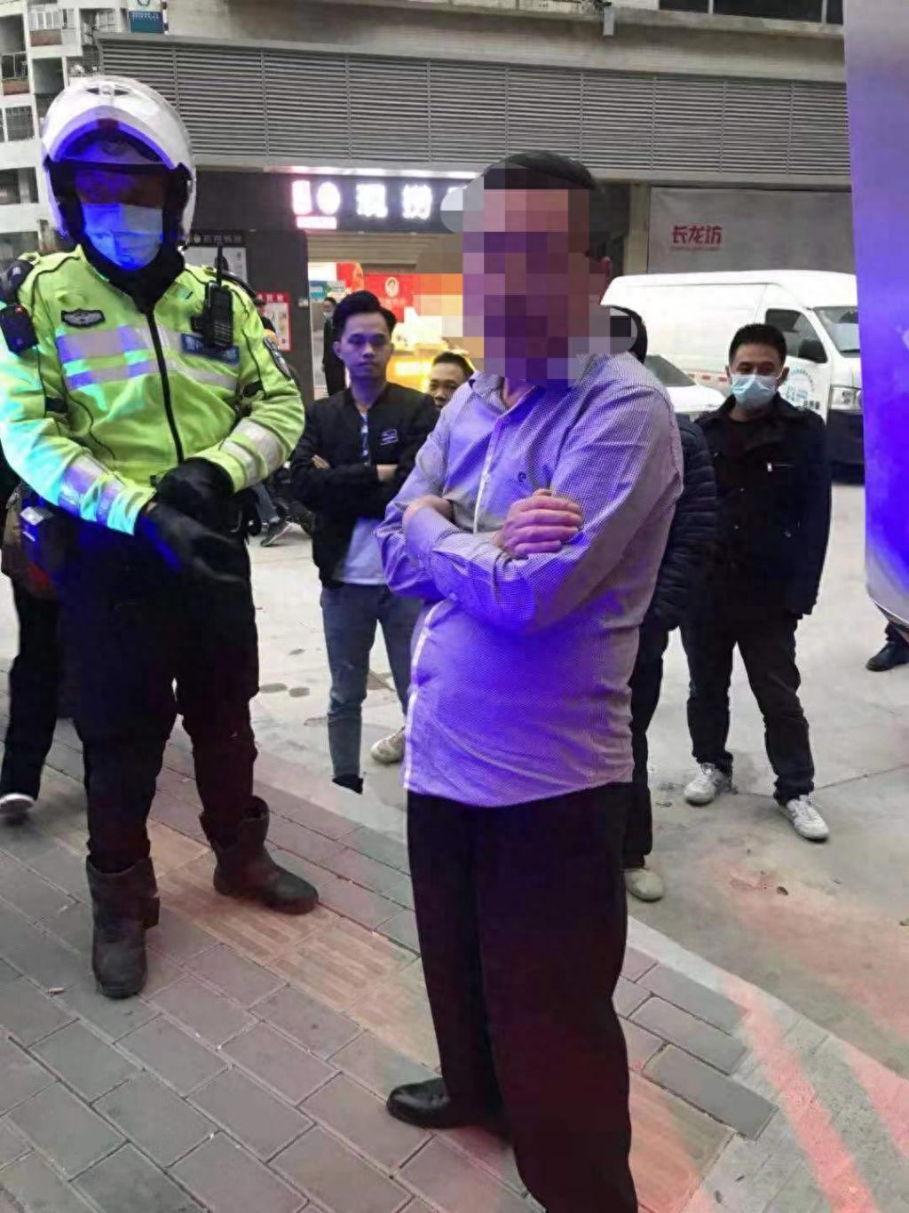 深圳龙岗出现专业“碰瓷王”，时速5km也能撞到他