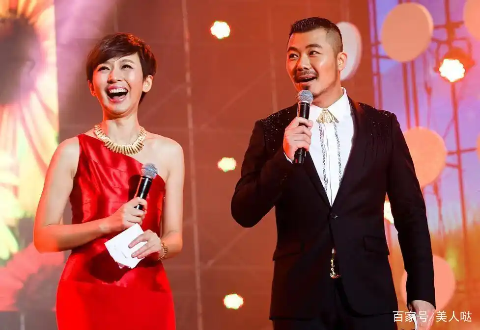欧阳夏丹气质真不俗！穿红裙子也丝毫不显俗，没有少女感却很高级