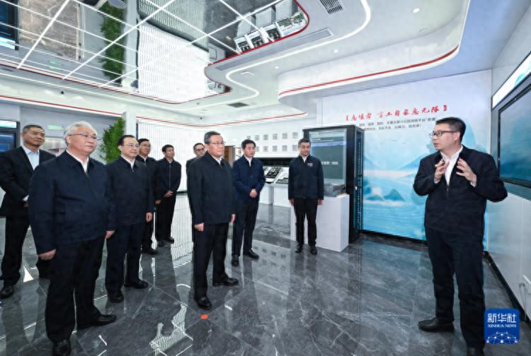 李强在中国电信中国联通中国移动所属企业调研时强调　加力推进前沿新兴领域科技创新　更好培育新质生产力推动高质量发展