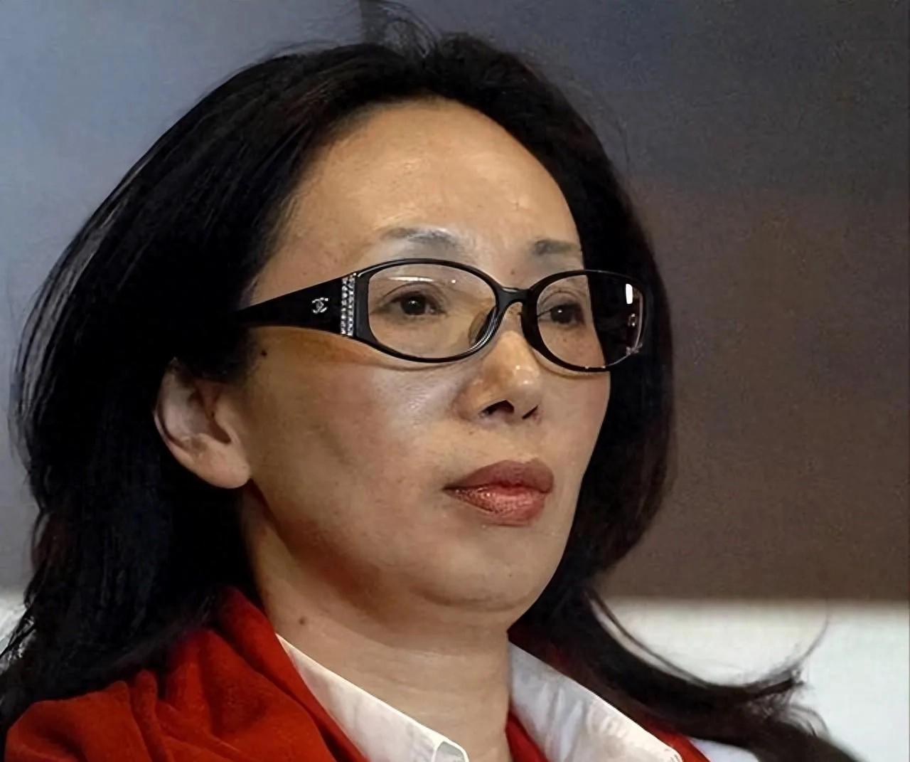 黑龙江女首富豪奢生活后:丈夫不堪挥霍,净身出户只取100万英镑