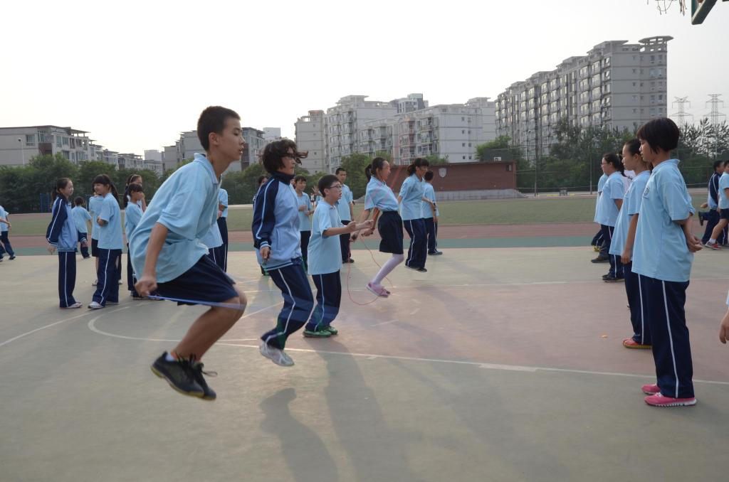 【中学生体育节系列报道】初一、初二举行跳绳比赛