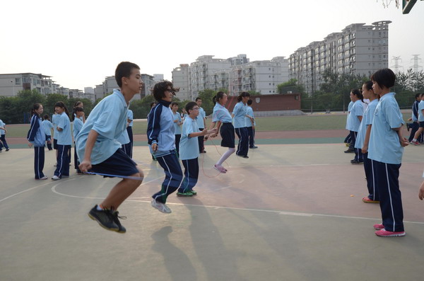 ·【中学生体育节系列报道】初一、初二举行跳绳比赛