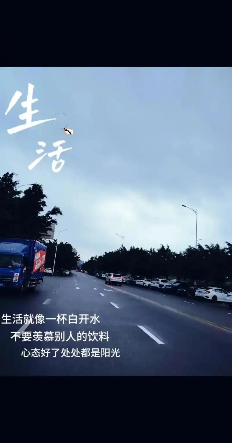 朋友圈都在喝"彩色饮料"，而我终于读懂了白开水的人生