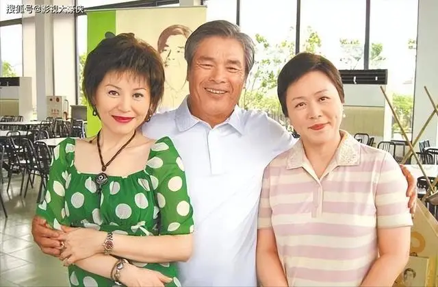 和6个老婆共处一室，每月7万零花钱，71岁宝刀未老又娶小20岁娇妻