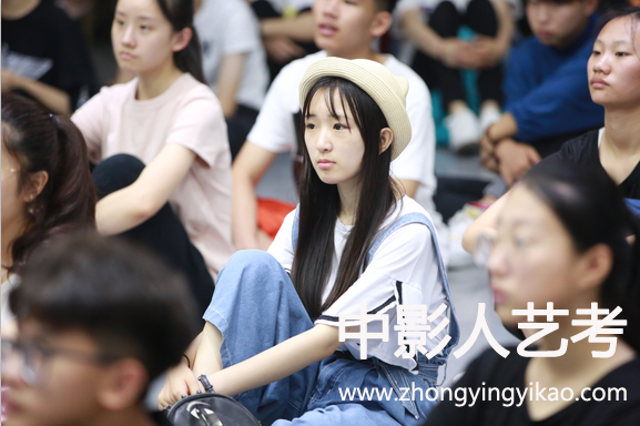 广播电视编导考试中如何进行新闻评述?