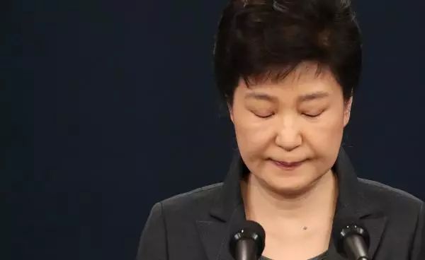 判了！朴槿惠一审获刑24年罚金180亿韩元！“落马”一年间，她到底经历了什么？