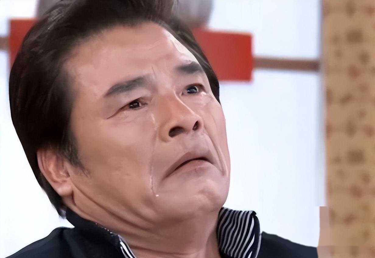 71 岁老人的“后宫”生活：6 个老婆，每人每月 7 万零花钱