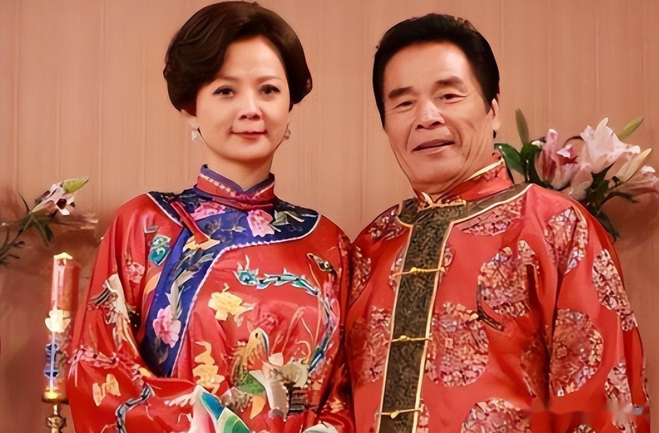 71 岁老人的“后宫”生活：6 个老婆，每人每月 7 万零花钱