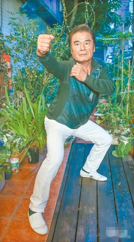 71 岁老人的“后宫”生活：6 个老婆，每人每月 7 万零花钱
