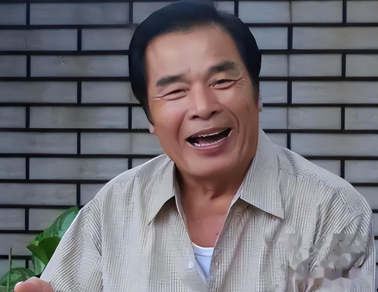 71 岁老人的“后宫”生活：6 个老婆，每人每月 7 万零花钱