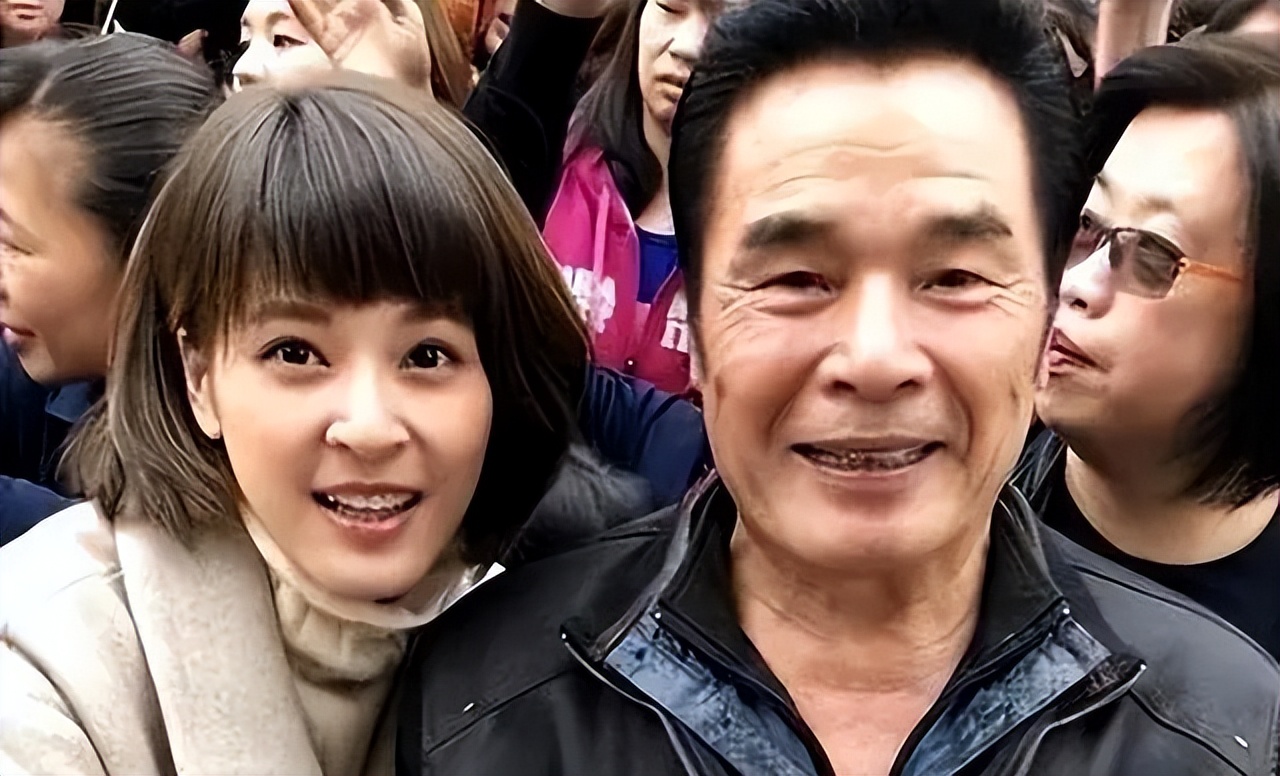 “六个老婆”同住一间房，每人每月7万零花钱，71岁娶第七房娇妻
