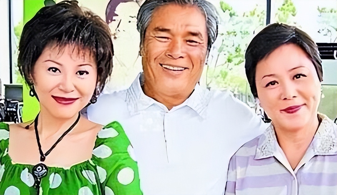“六个老婆”同住一间房，每人每月7万零花钱，71岁娶第七房娇妻