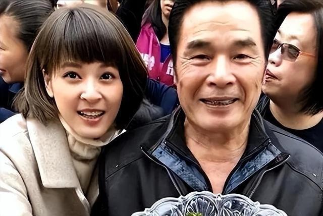 “6个老婆”同住一屋，每人每月7万零花钱，71岁又娶第七房小娇妻