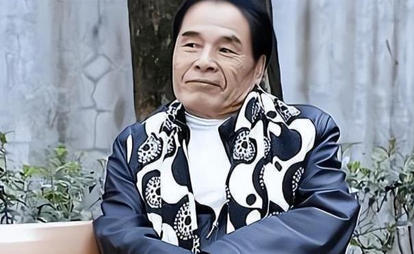 “6个老婆”同住一屋，每人每月7万零花钱，71岁又娶第七房小娇妻
