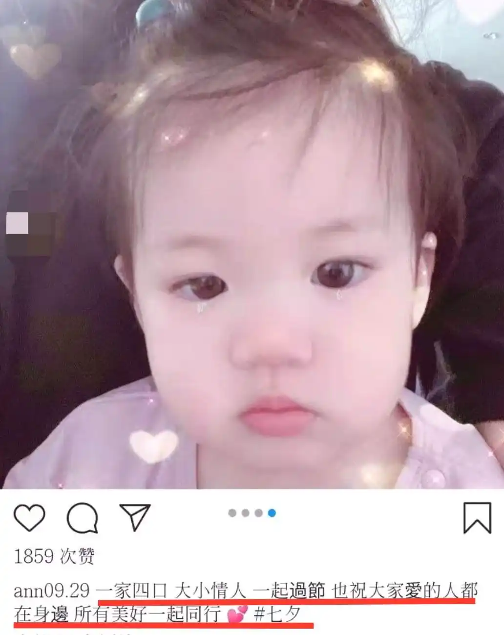 40岁安以轩晒近照，向富豪老公深情索吻，二胎女儿大眼萌态罕出镜