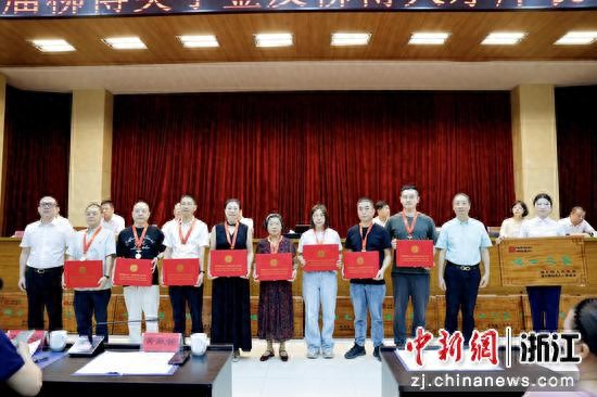 浙江“第一镇”柳市：乡情系学子 乡兴见共富