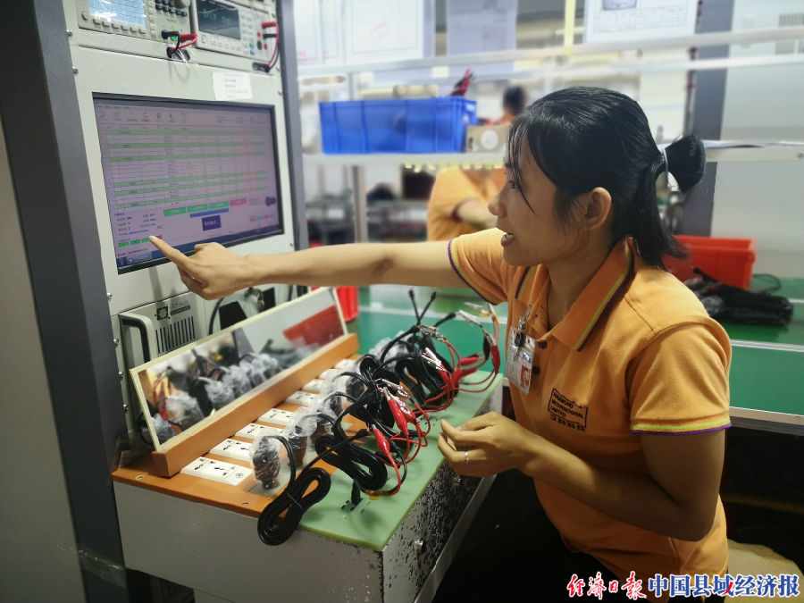 广西东兰“扶贫子母车间”形成体系真正让贫困群众受益