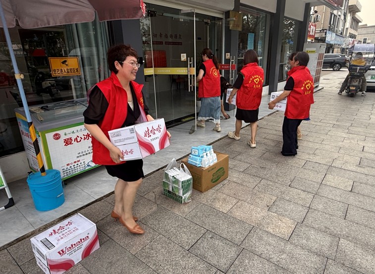 江苏响水：“清凉+温暖”双份关怀 工会温情洒满全城