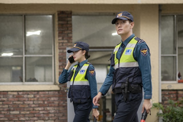 报警别瞎选！打110和去派出所区别大，这3个不同要记牢