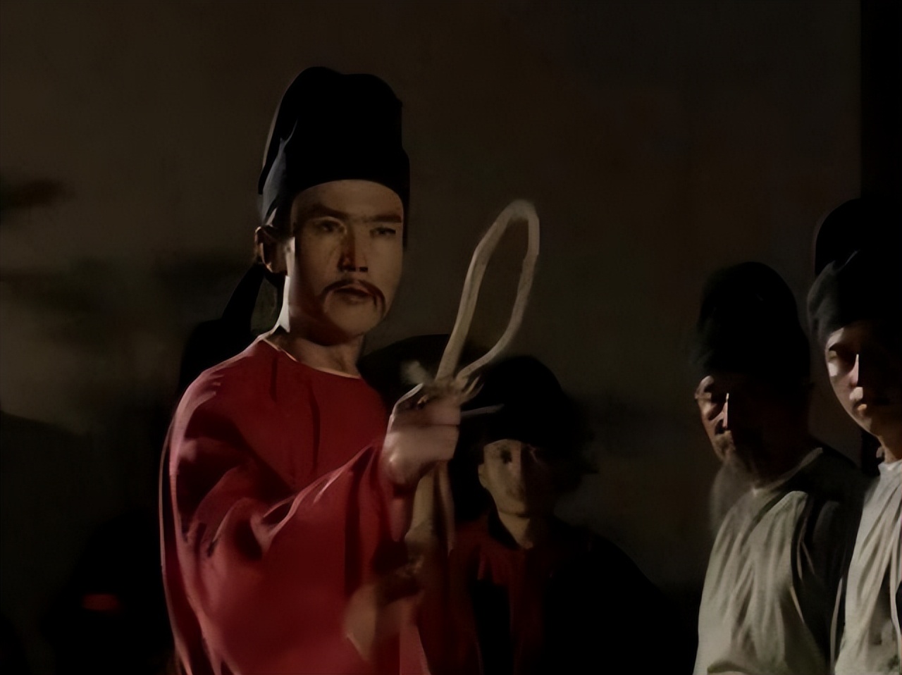 神龙政变后，81岁的武则天躺在病床上，是如何设计为自己复仇的？