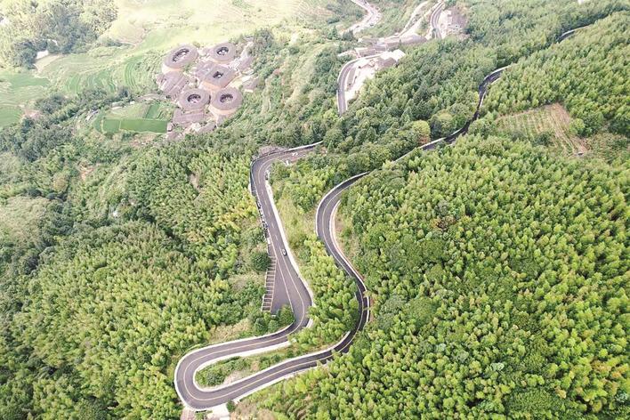 南靖世遗土楼旅游公路入选2025年度全国美丽公路