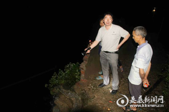 槎溪镇：哪里有灾情 哪里就要有党员干部的身影