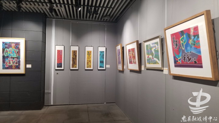 邀你共赏画展！忠县100件磨子土家族乡农民画作品亮相主城区