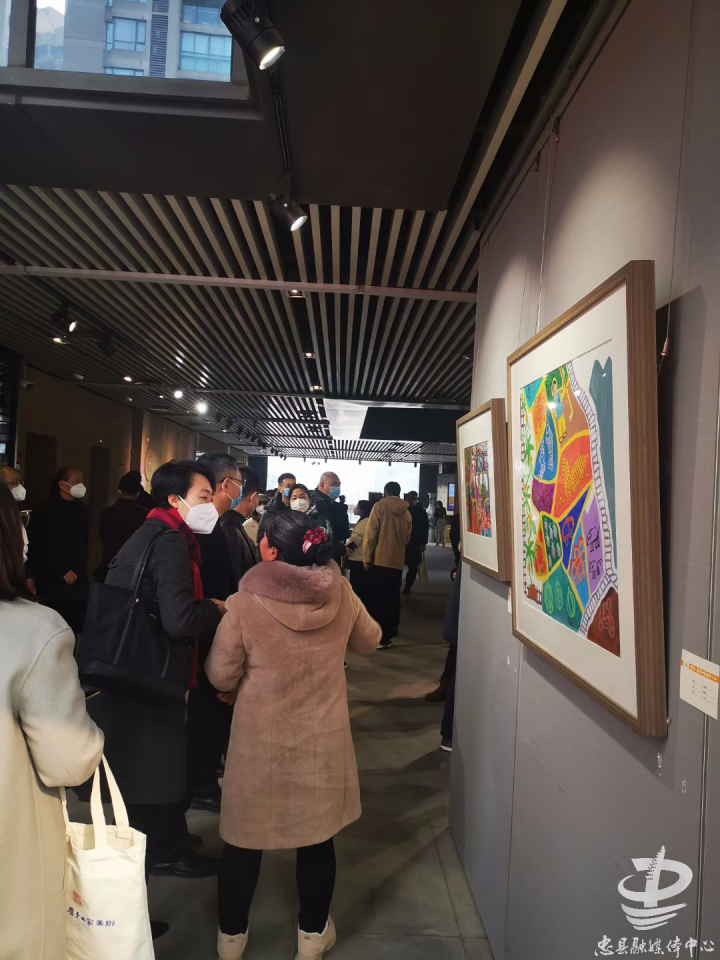 邀你共赏画展！忠县100件磨子土家族乡农民画作品亮相主城区
