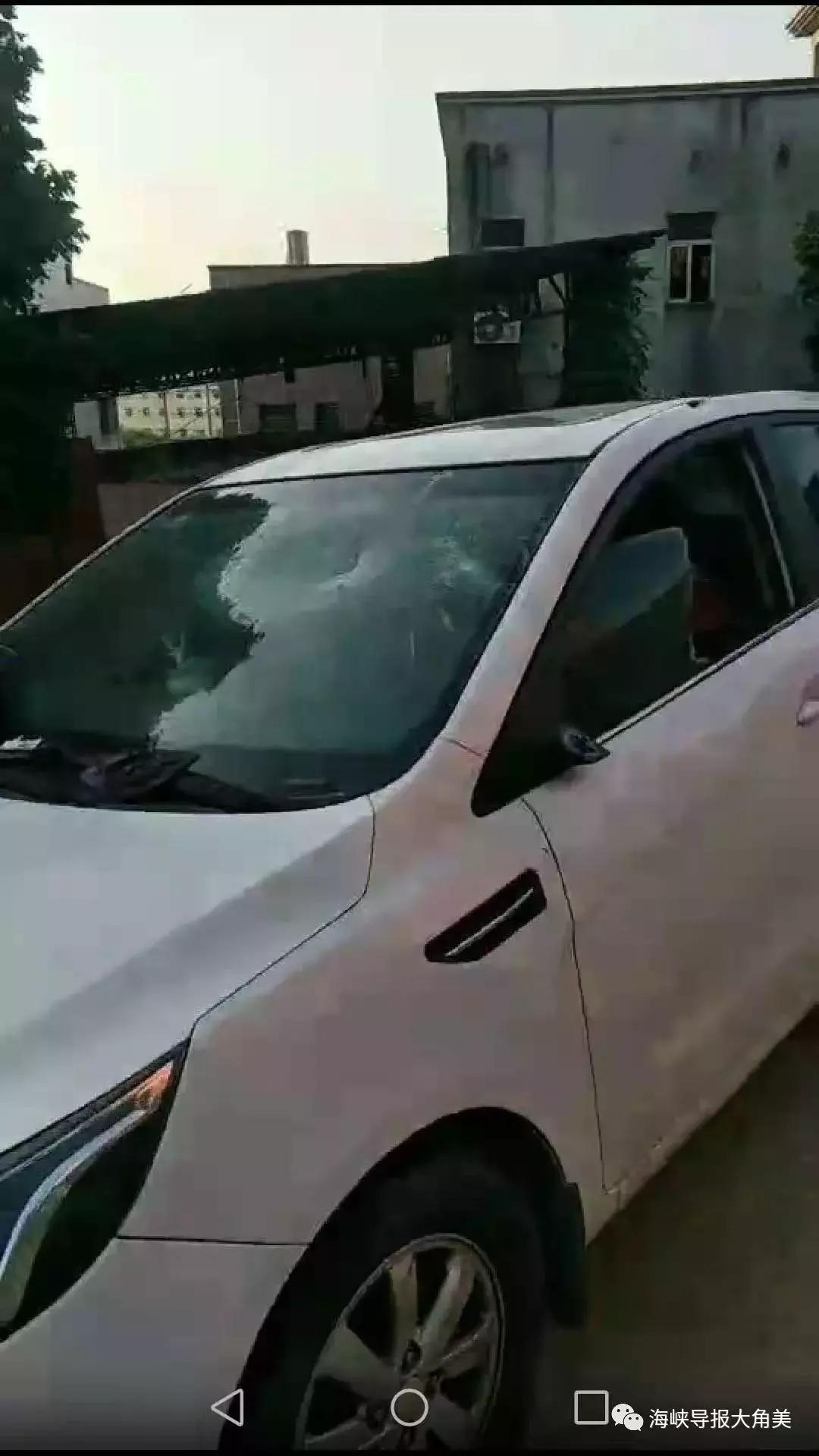 事发角美，小车停路边，被同一人连砸两次
