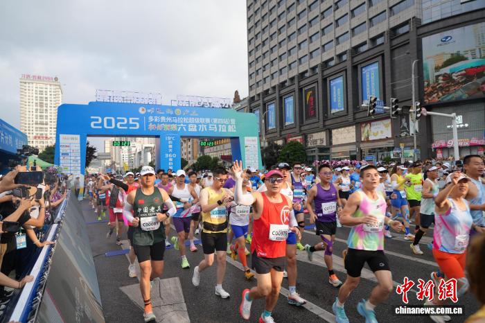 海内外3.2万人三伏天“中国凉都”跑马！“赛季”迎来避暑旅游热