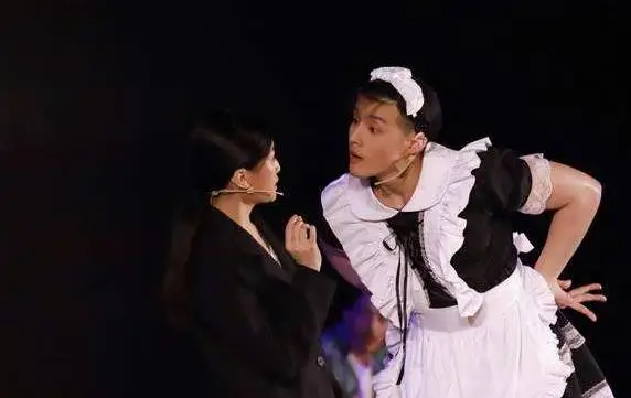 演《小娘惹》前不被看好，亲爹荒谬二妻住一屋，寇家瑞想活出自己