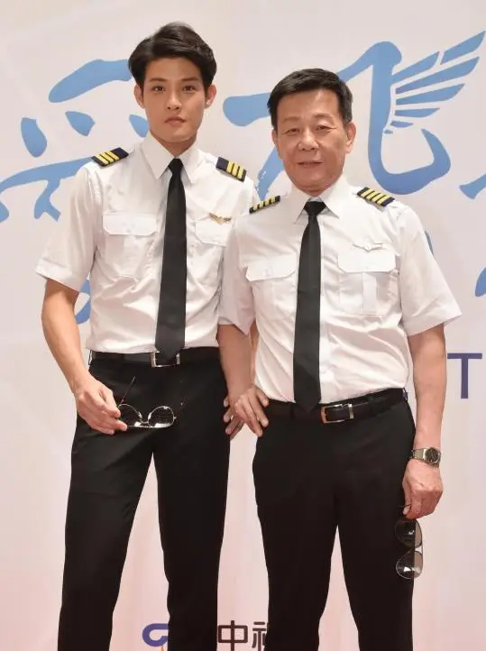 演《小娘惹》前不被看好，亲爹荒谬二妻住一屋，寇家瑞想活出自己
