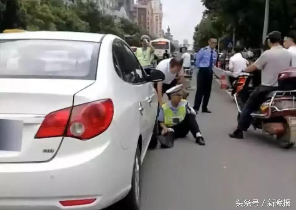 交警“碰瓷执法”？把人都看懵了｜真不是段子，结……