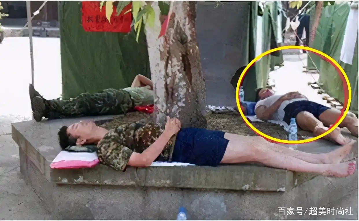 47岁吴京旧照罕见曝光！穿白T恤搬货不怕苦，爱国举动获网友力赞
