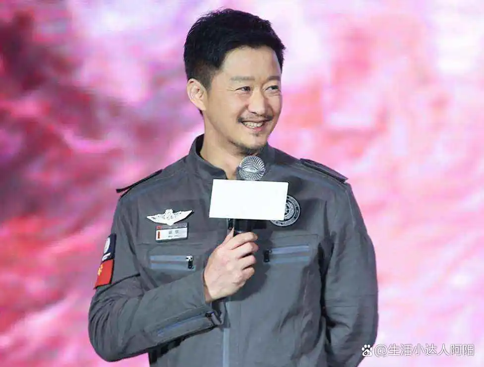 从战狼硬汉到快乐喷泉：吴京如何成为全网最火表情包？