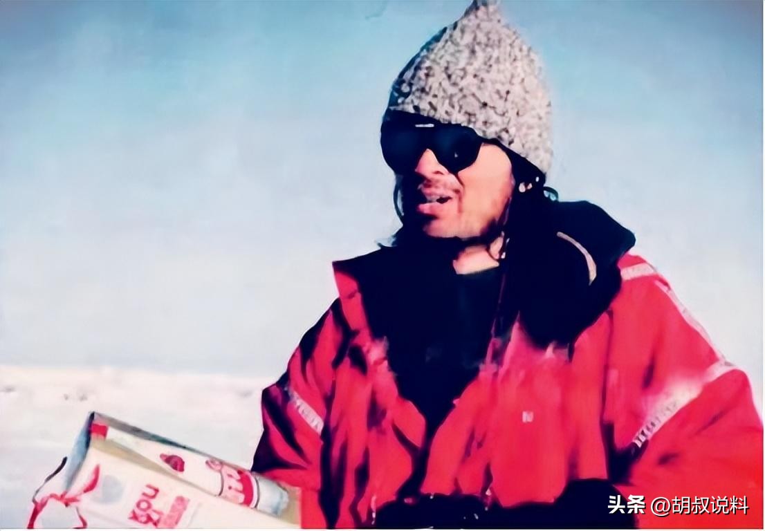 事实证明，“消失”8年的毕福剑，已经走上了一条不归路