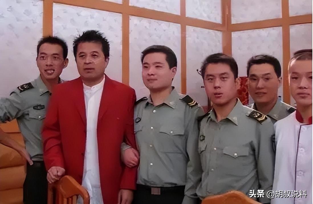 事实证明，“消失”8年的毕福剑，已经走上了一条不归路