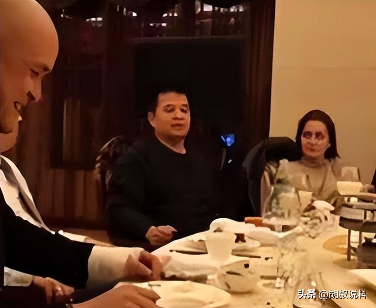 事实证明，“消失”8年的毕福剑，已经走上了一条不归路