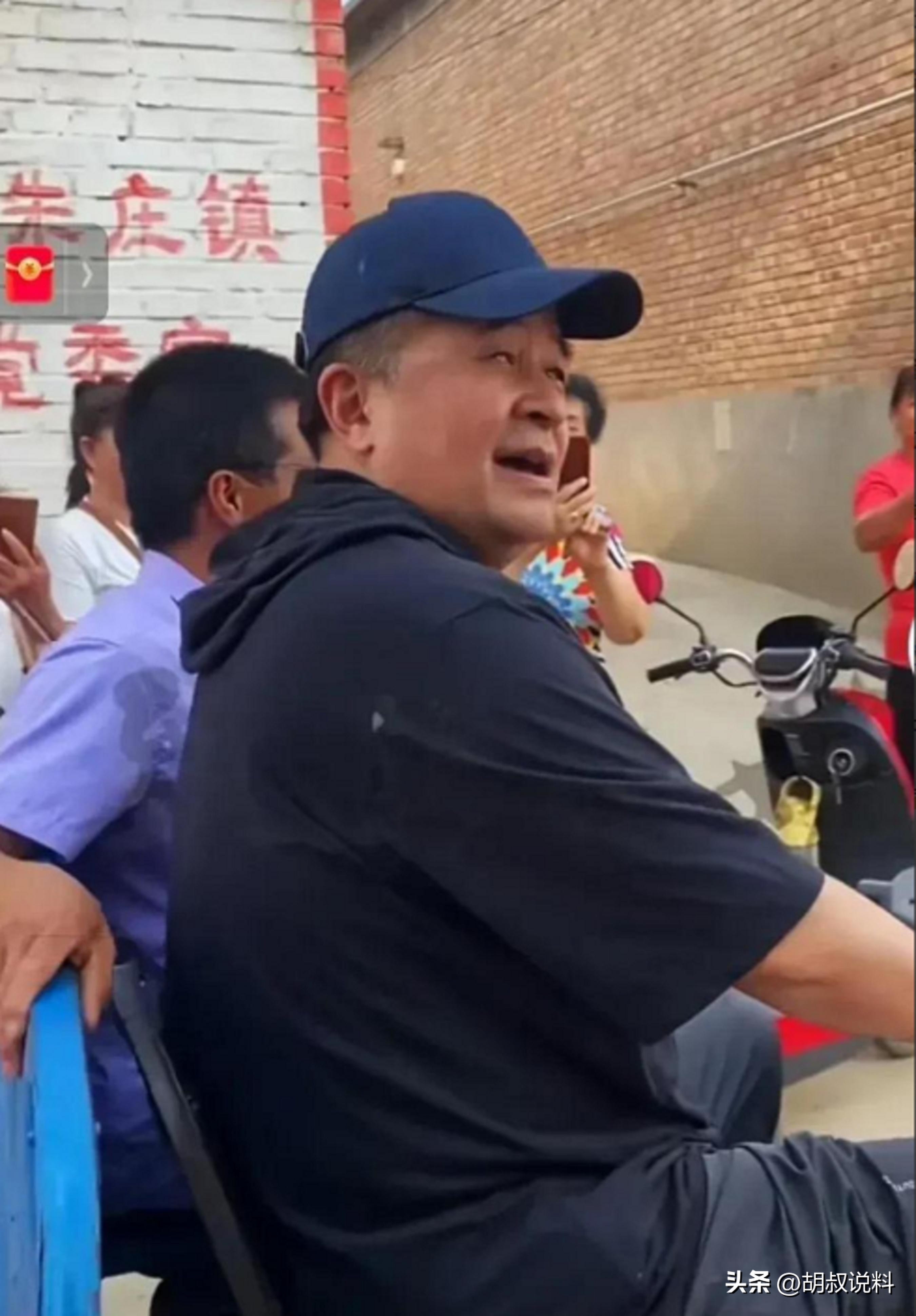 事实证明，“消失”8年的毕福剑，已经走上了一条不归路