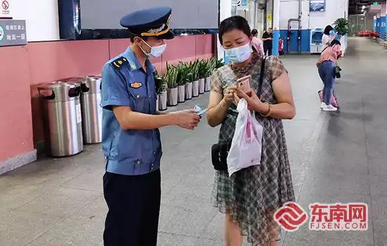 交通运输部门的小小温馨卡 助推出租车行业服务提升
