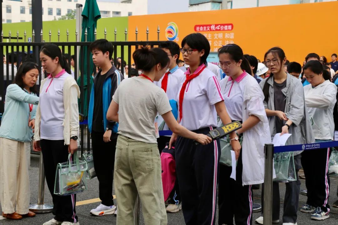 加油，7000多名追梦少年！2025中考首日现场直击