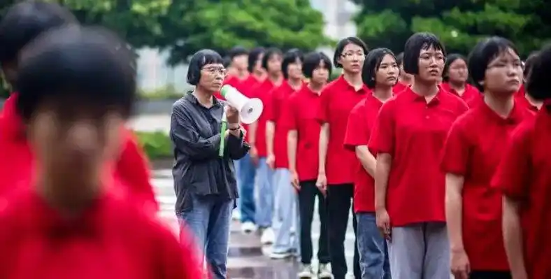 央视感动中国出炉，却惨遭网友集体不买账：十个人没有一个感动我