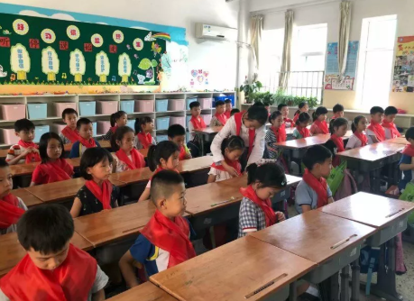 小学少先队入队仪式活动报道2019 小学少先队入队仪式新闻稿